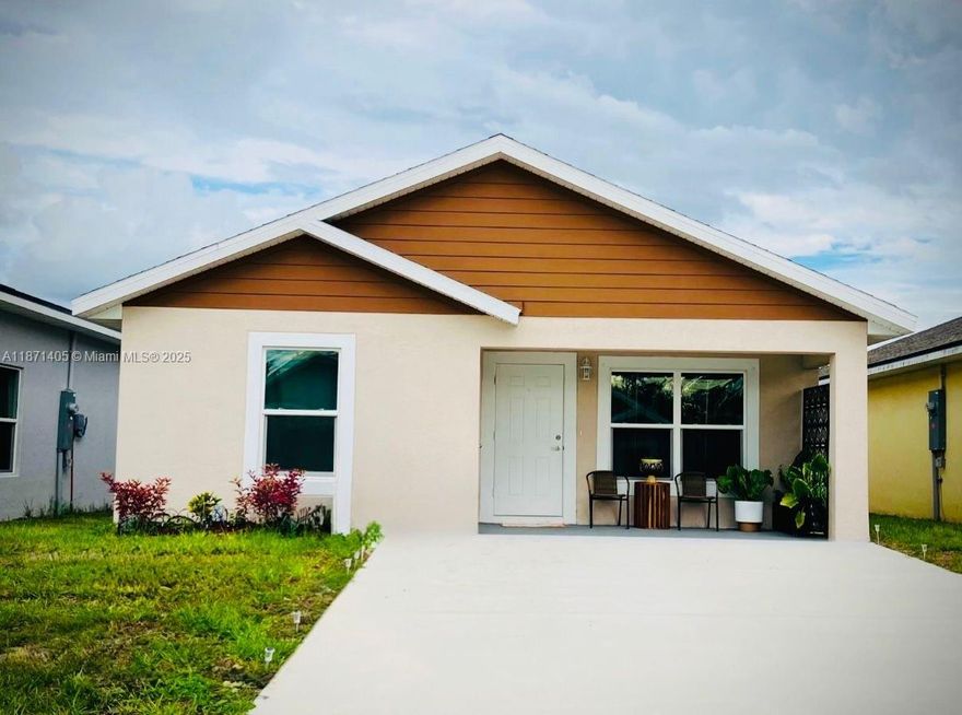 3 BED 2 BATH NEW CONSTRUCTION CONCRETE BLOCK HOME PRE SALE LAUNCH AT $189,000 IN SEBRING FLORIDA. DOUBLE DRIVEWAY PHASE 7 LAS VILLAS GATED COMMUNITY. Amenities: swimming pool, spa, play area, dog park, electric gates and private street. Surge protectors installed, choose from 3 colors of quartz countertops and a choice of high quality vinyl floor planks throughout. This home benefits from a double private driveway, main sewer (not septic), recessed lighting, soft close kitchen cupboards, 4 stainless steel appliances including a double door fridge freezer, microwave, stove range oven and dishwasher. Close to local Schools, Hospital, Lakes, Water Sports and the famous Sebring International Raceway. Florida Sun.