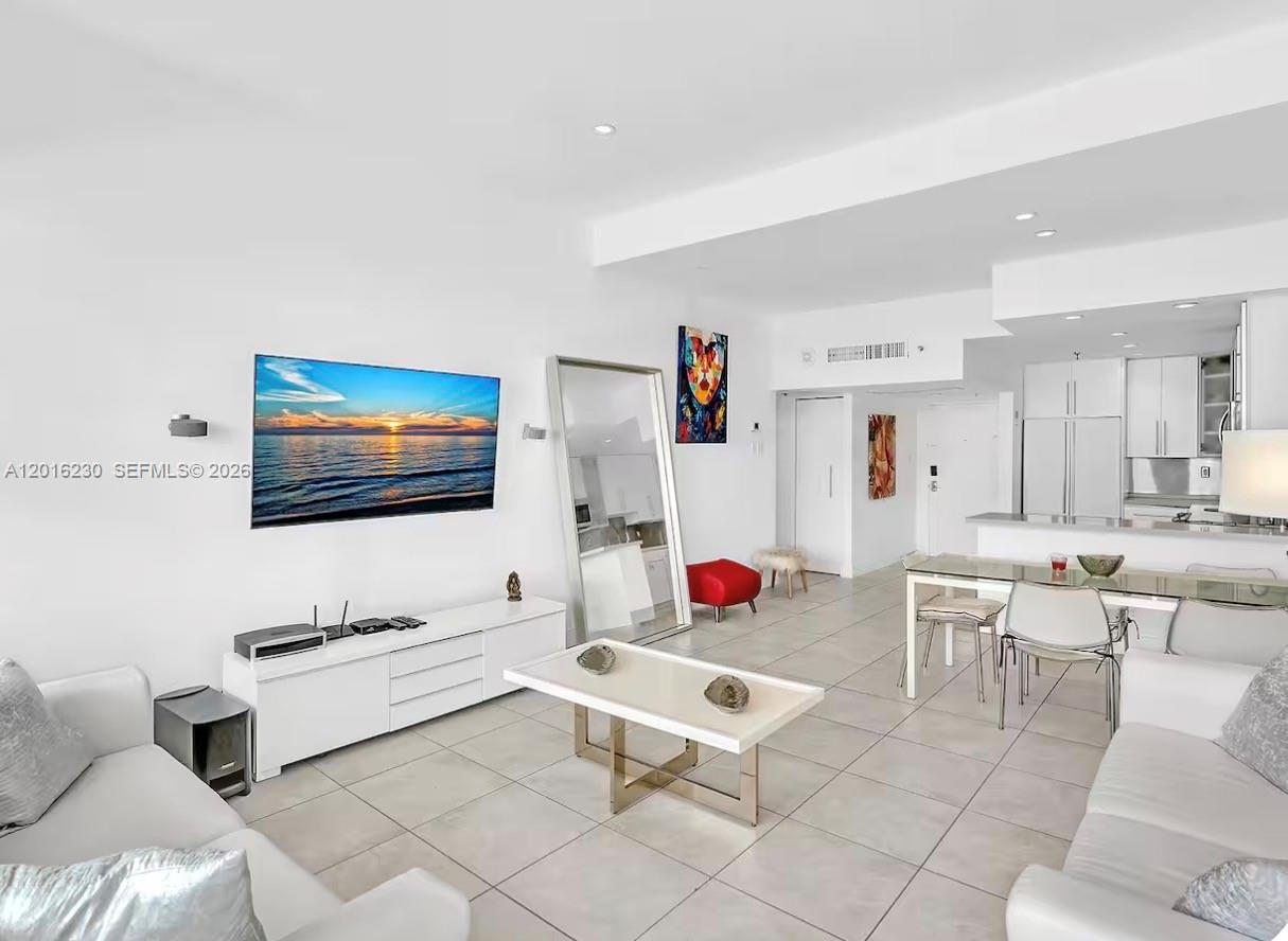 100 Lincoln Rd 1641