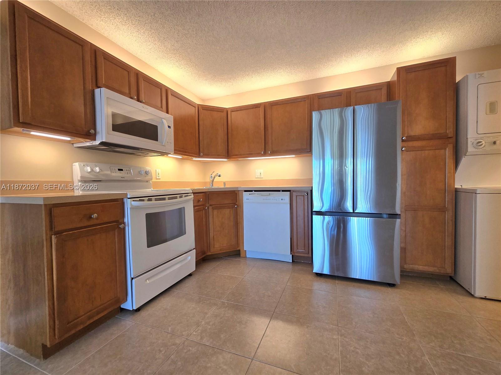 CHARTER CLUB OF PALM BEAC - Residential Lease