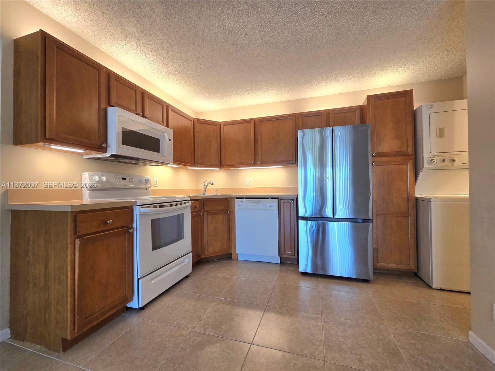 CHARTER CLUB OF PALM BEAC - Residential Lease