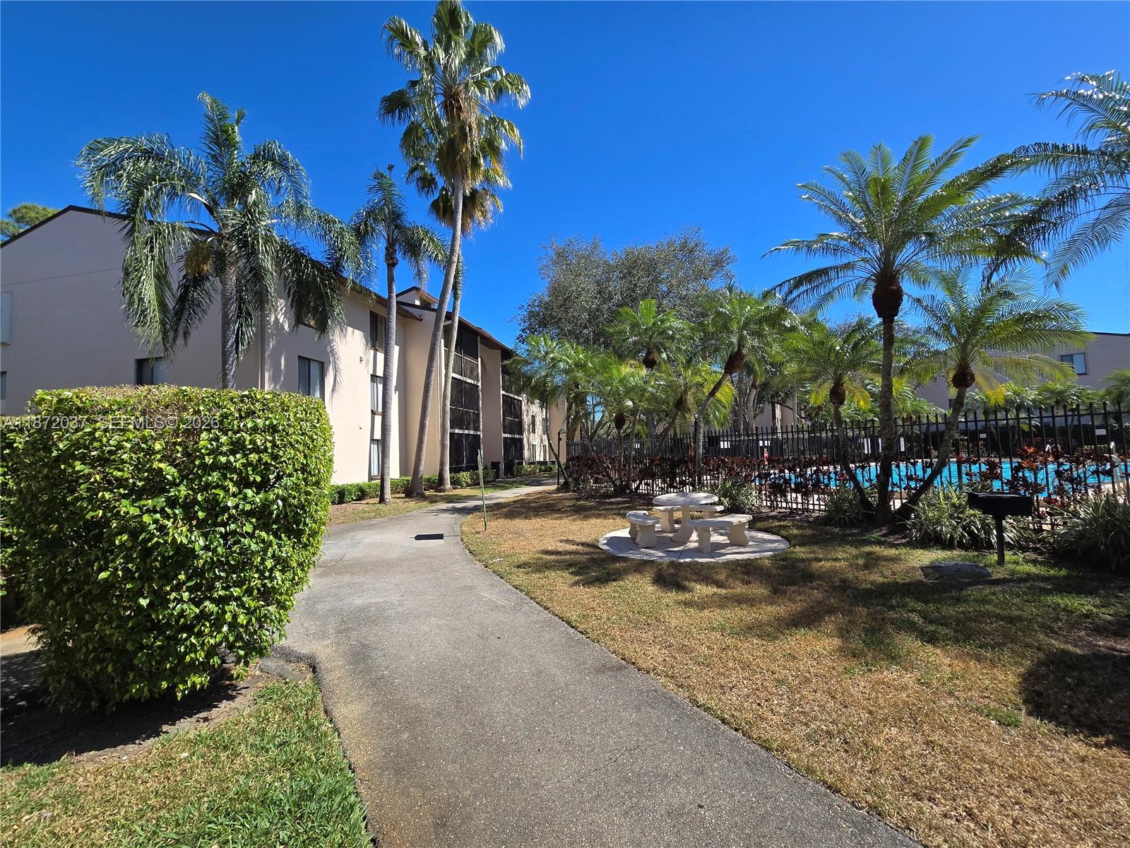CHARTER CLUB OF PALM BEAC - Residential Lease