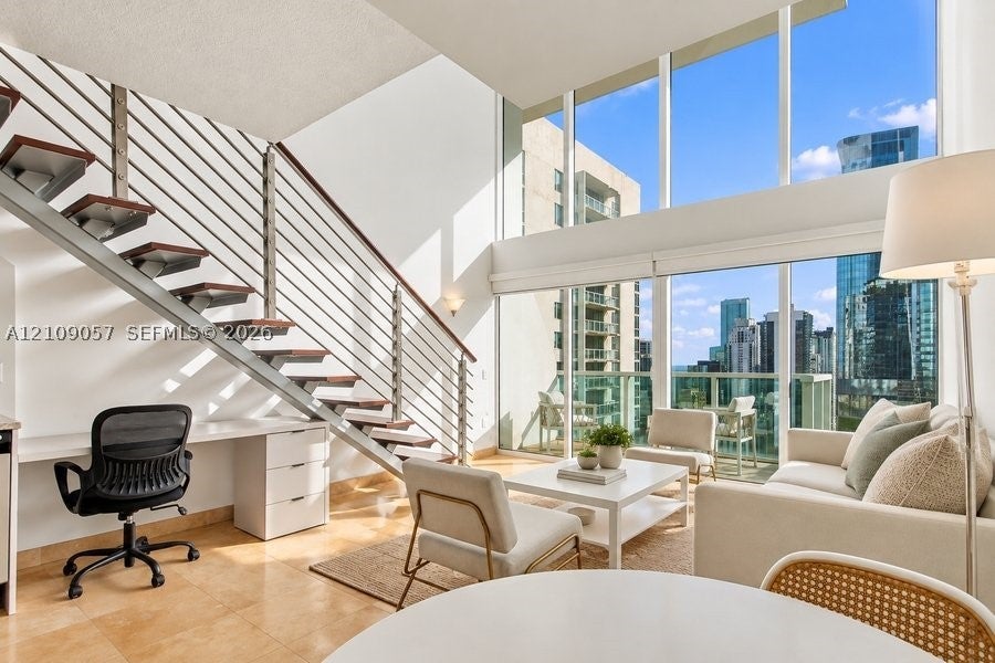 41 SE 5th St 2104