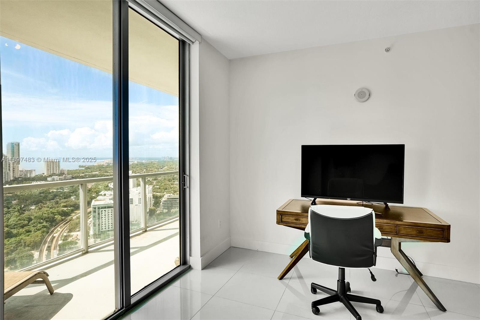 THE AXIS ON BRICKELL COND - Residential