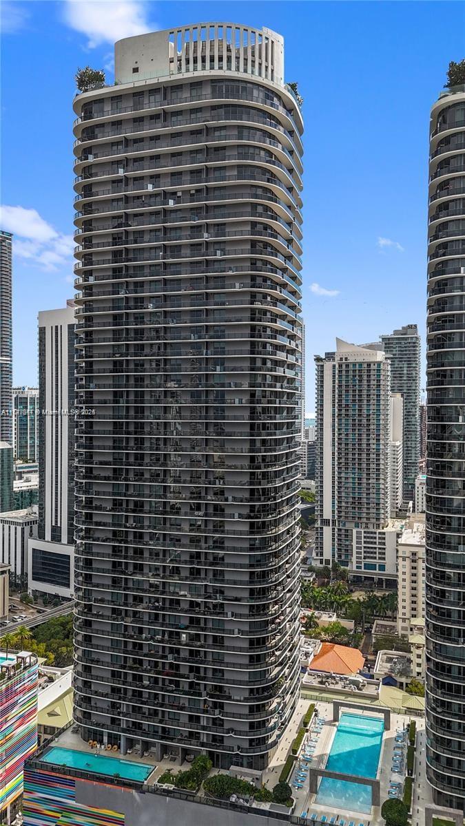 45 SW 9th St 4703