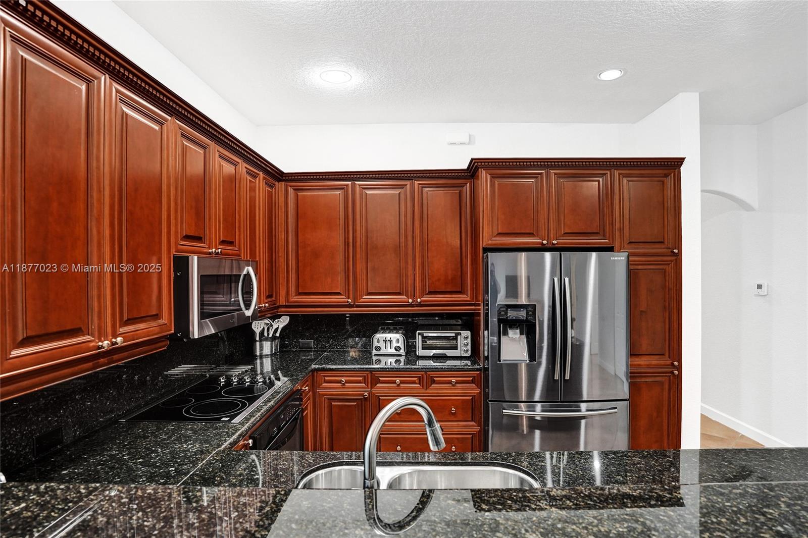 THREE ISLANDS 3RD SECTION - Residential