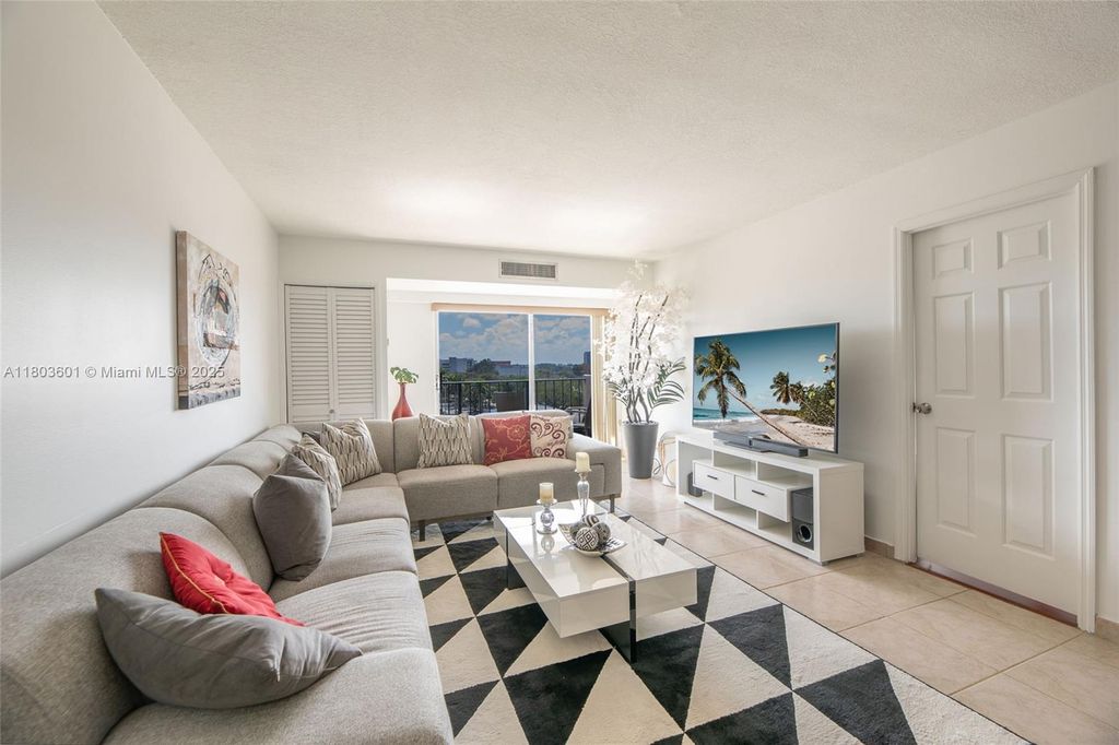 Photo of 1625 SE 10th Ave #607, Fort Lauderdale, FL 33316 (MLS # A11803601)