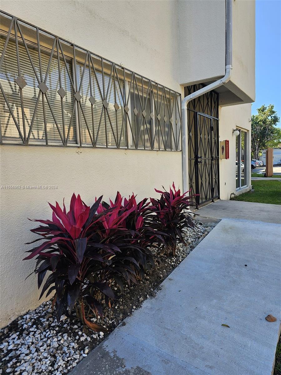 LA ARBOLEDA CONDO - Residential Lease