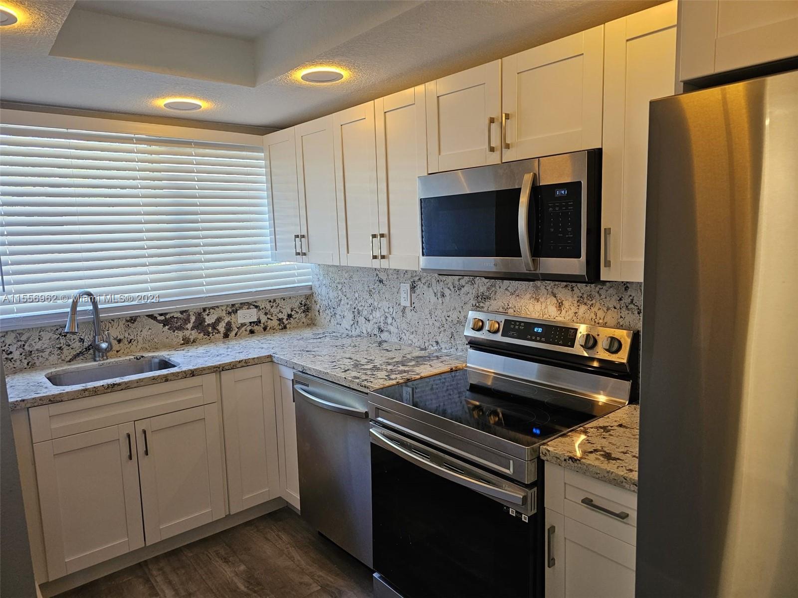 LA ARBOLEDA CONDO - Residential Lease