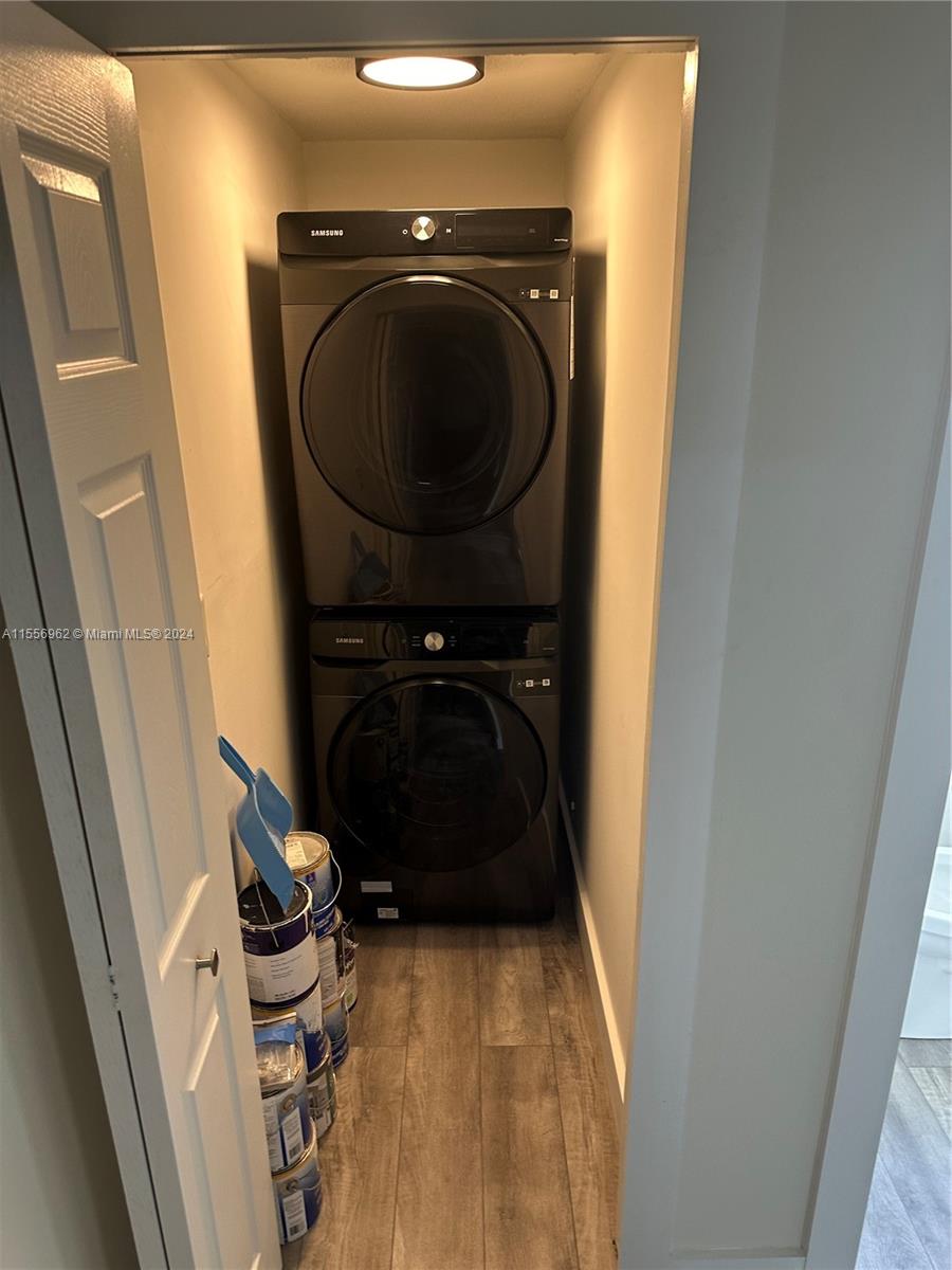 LA ARBOLEDA CONDO - Residential Lease