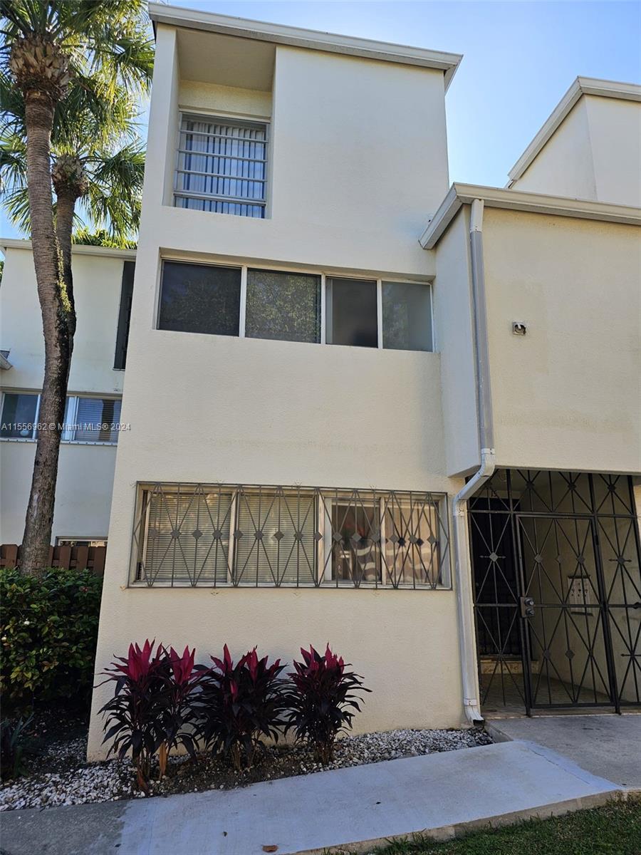 LA ARBOLEDA CONDO - Residential Lease