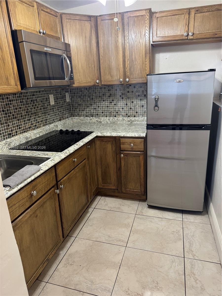 GOLF COURSE GARDENS RESUB - Residential Lease