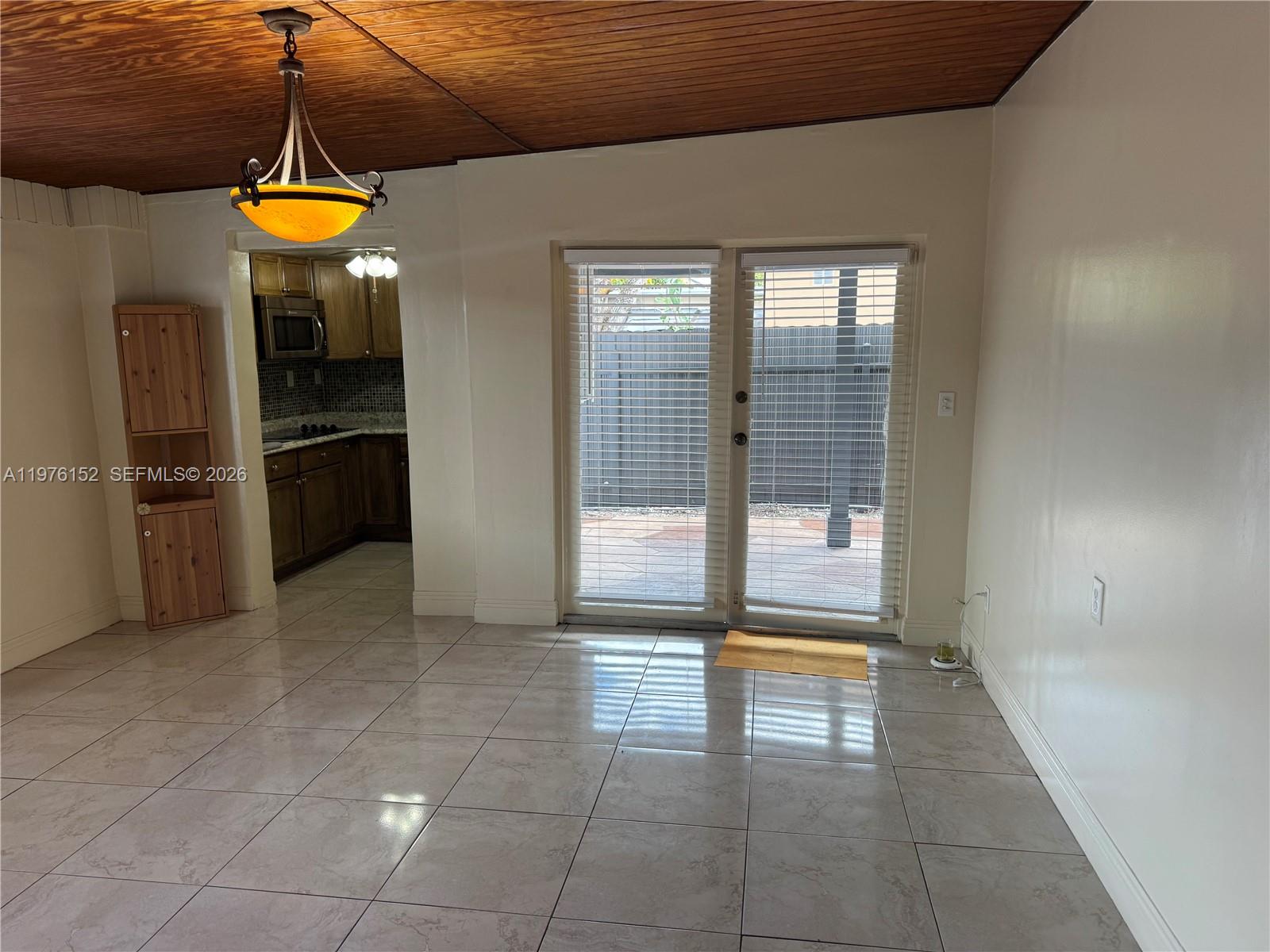 GOLF COURSE GARDENS RESUB - Residential Lease