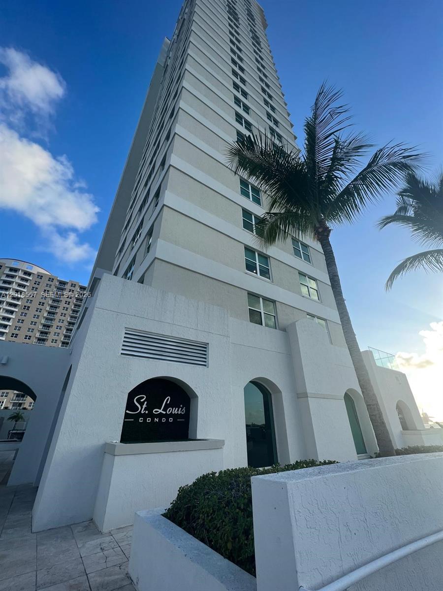 800 Claughton Island Dr 402