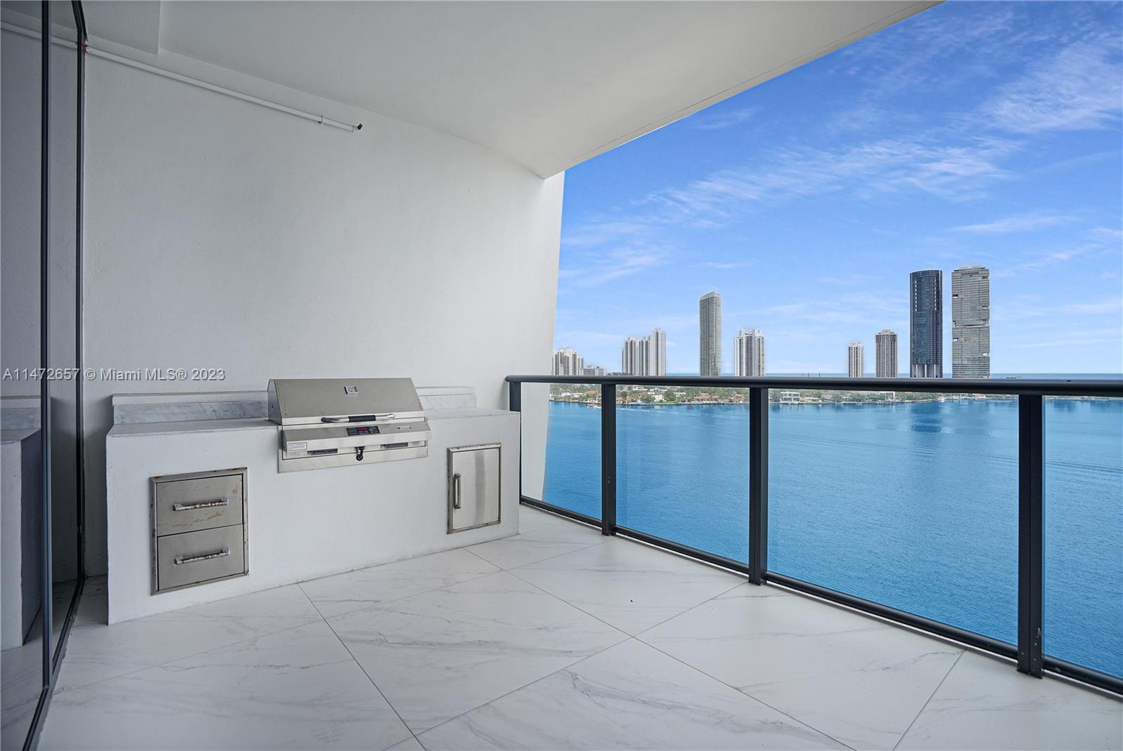 PRIVE CONDO - Residential