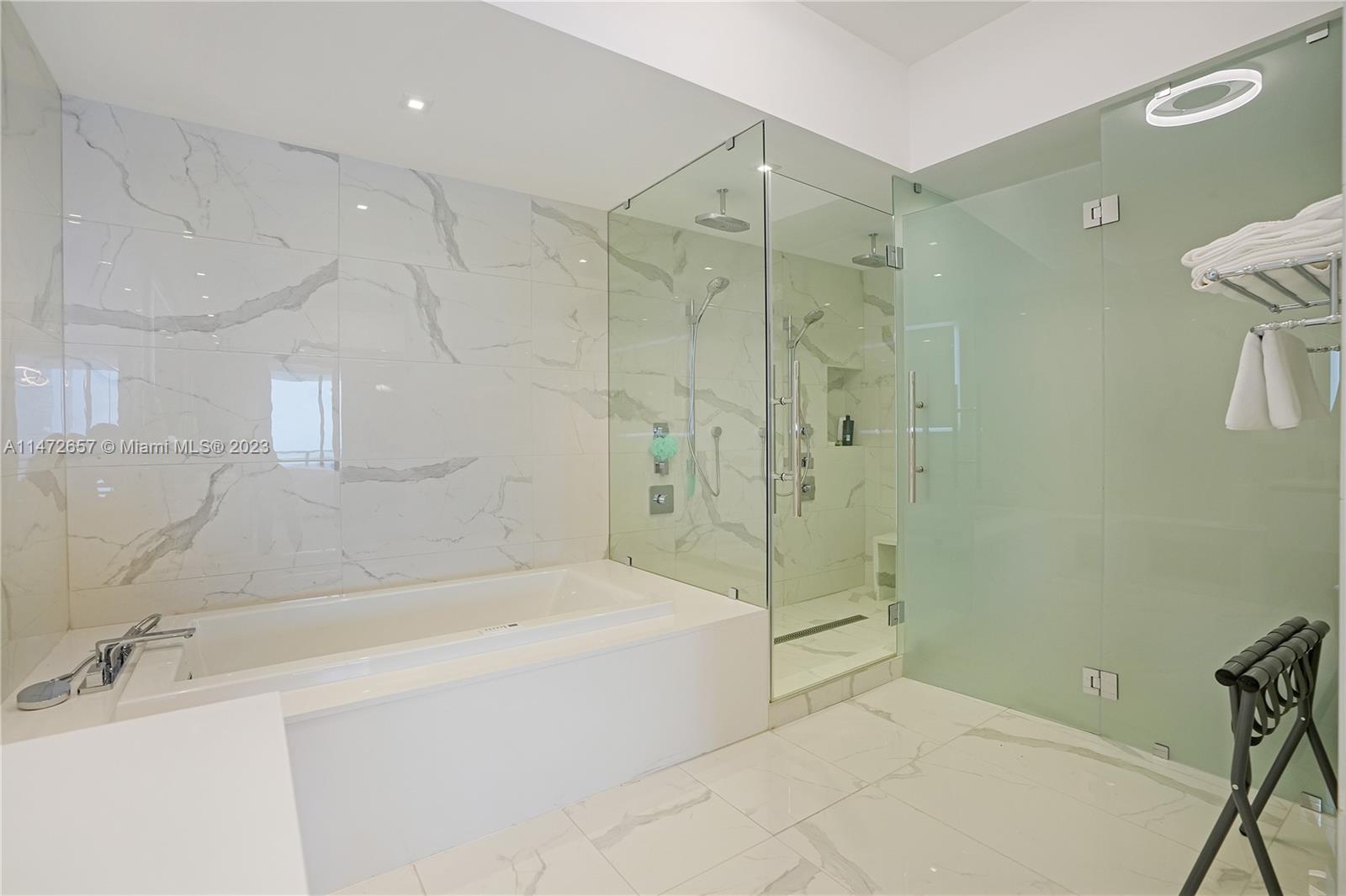 PRIVE CONDO - Residential