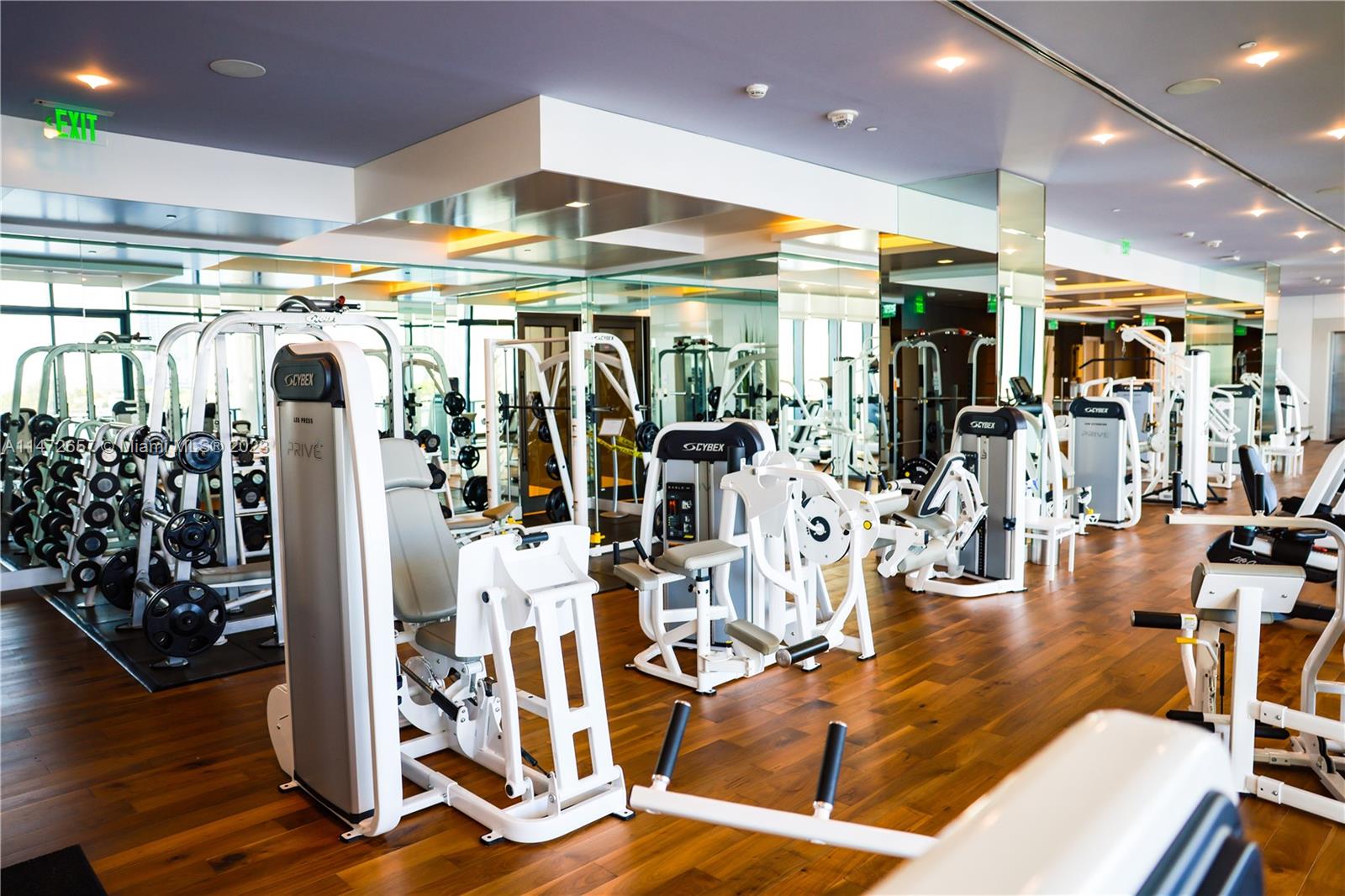 PRIVE CONDO - Residential