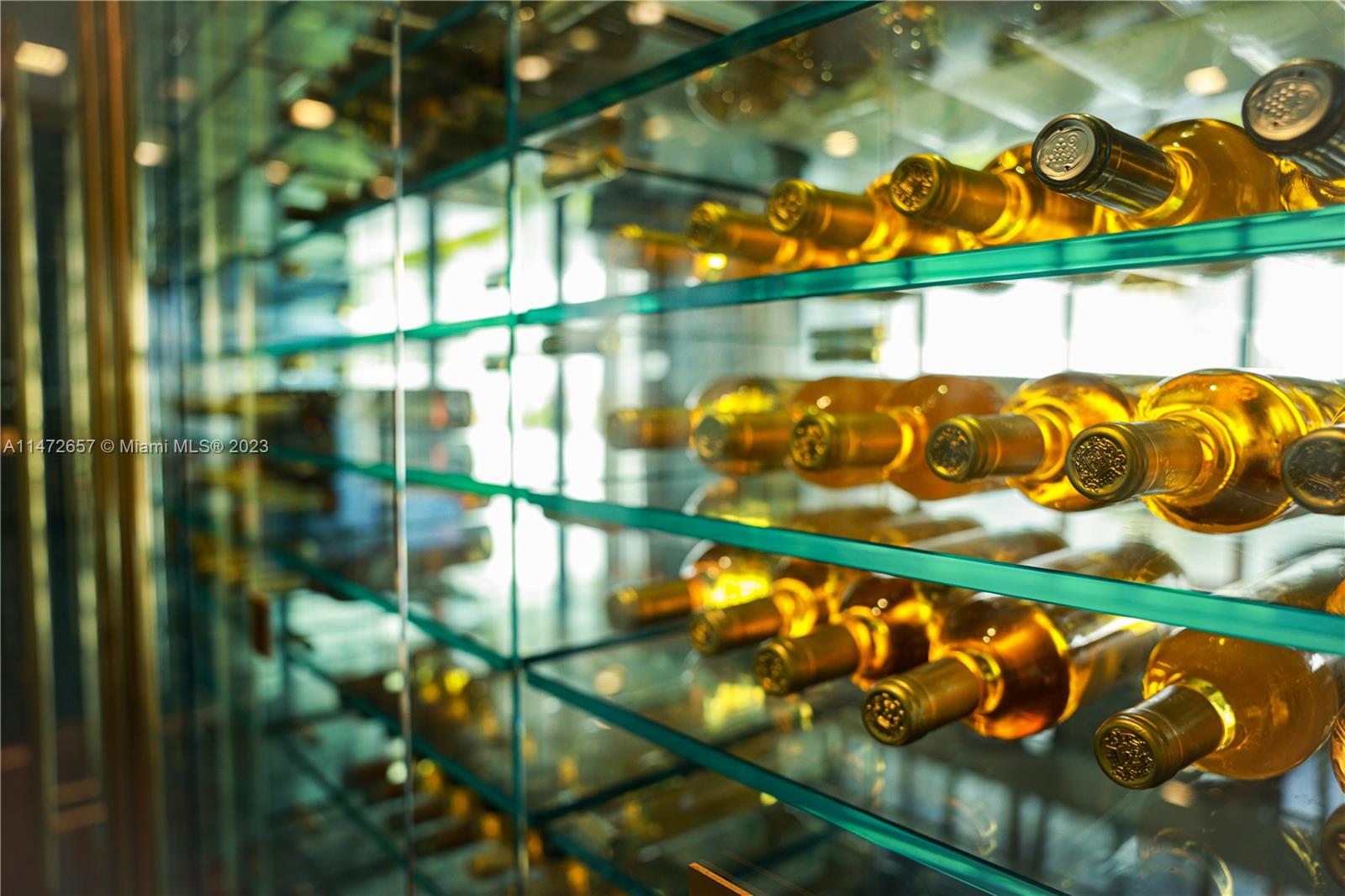 PRIVE CONDO - Residential