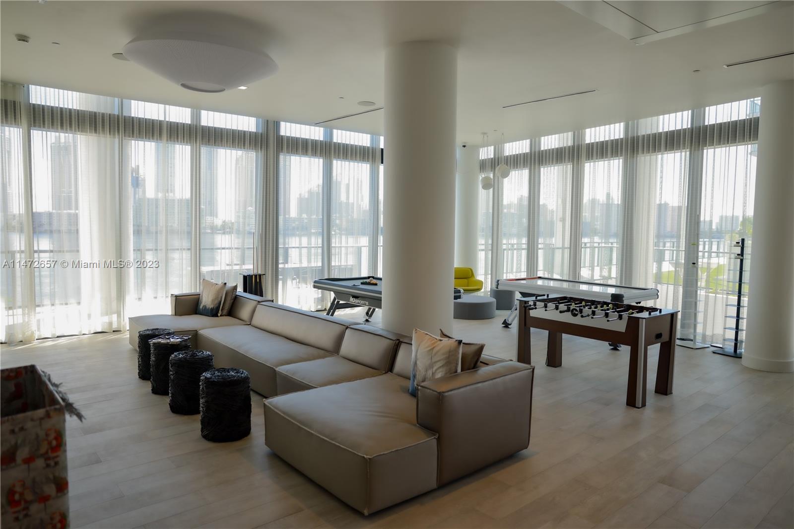 PRIVE CONDO - Residential