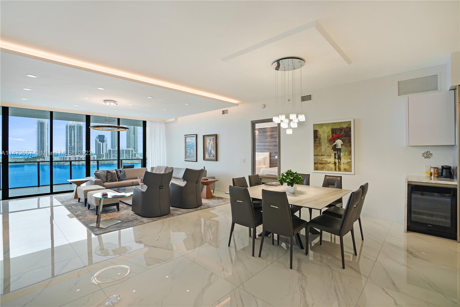 PRIVE CONDO - Residential