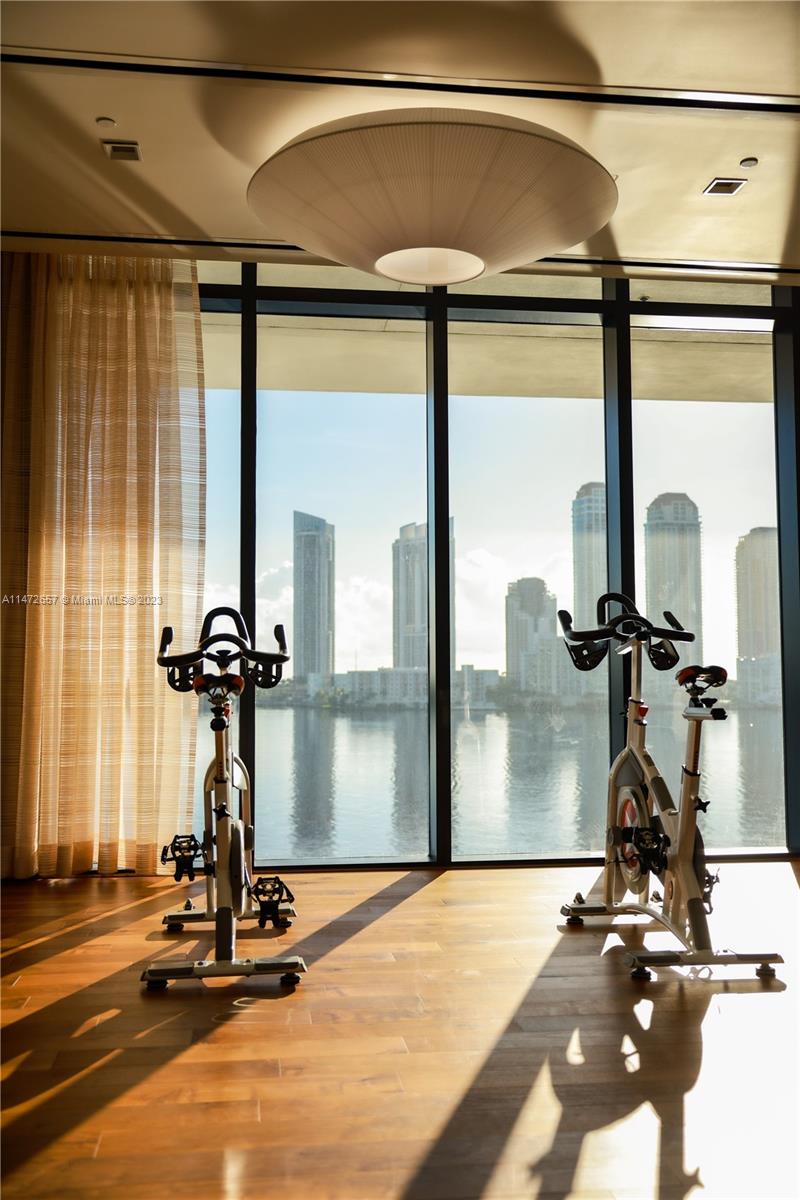 PRIVE CONDO - Residential