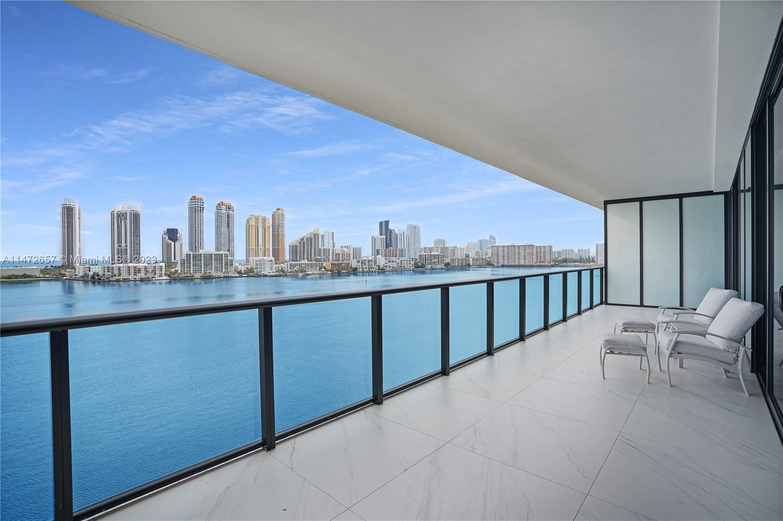PRIVE CONDO - Residential