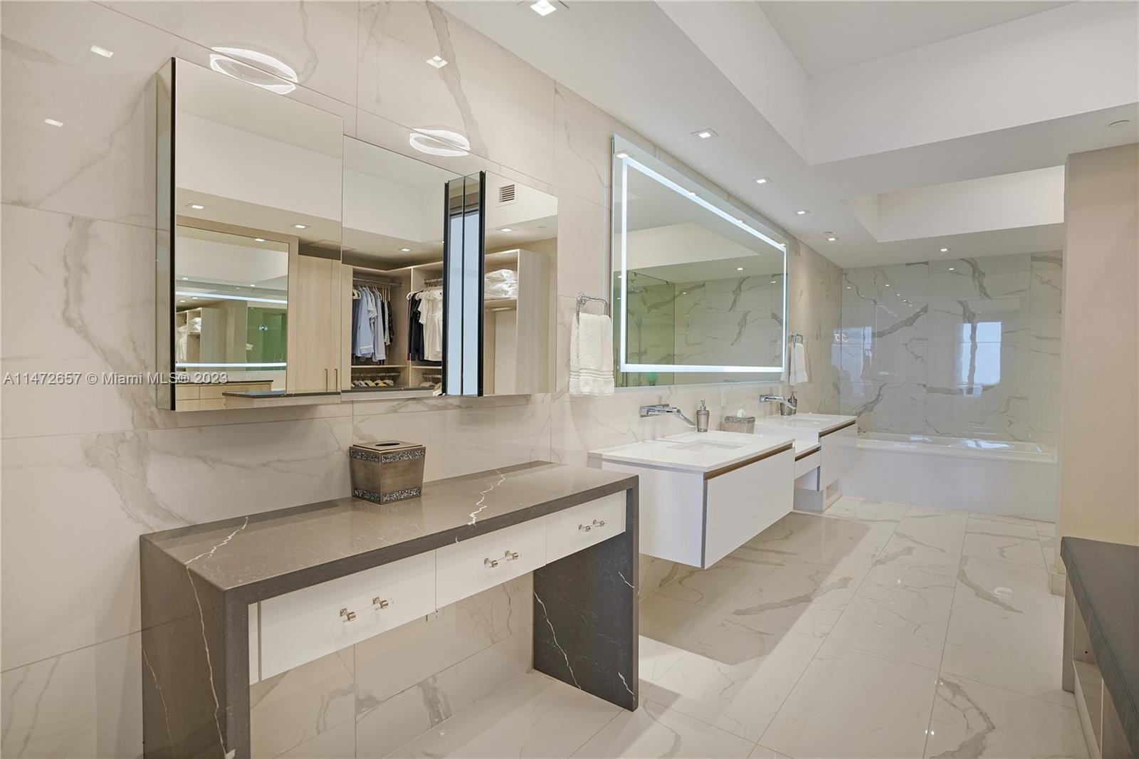 PRIVE CONDO - Residential