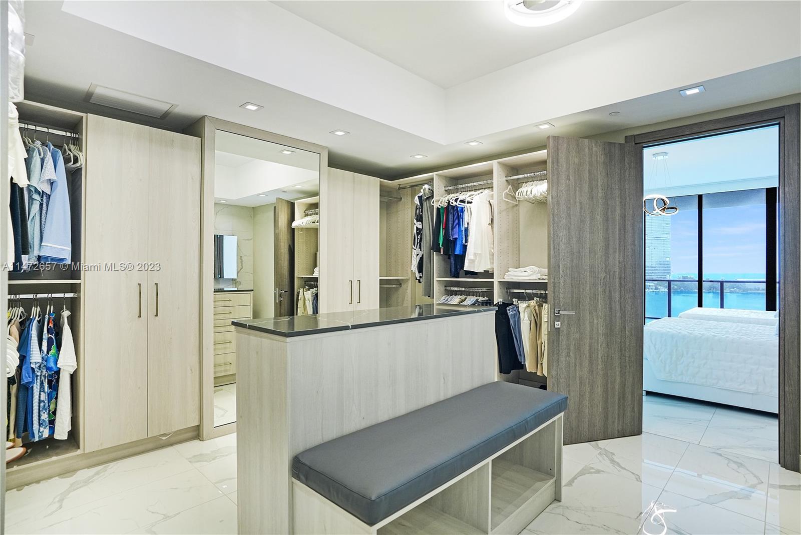 PRIVE CONDO - Residential