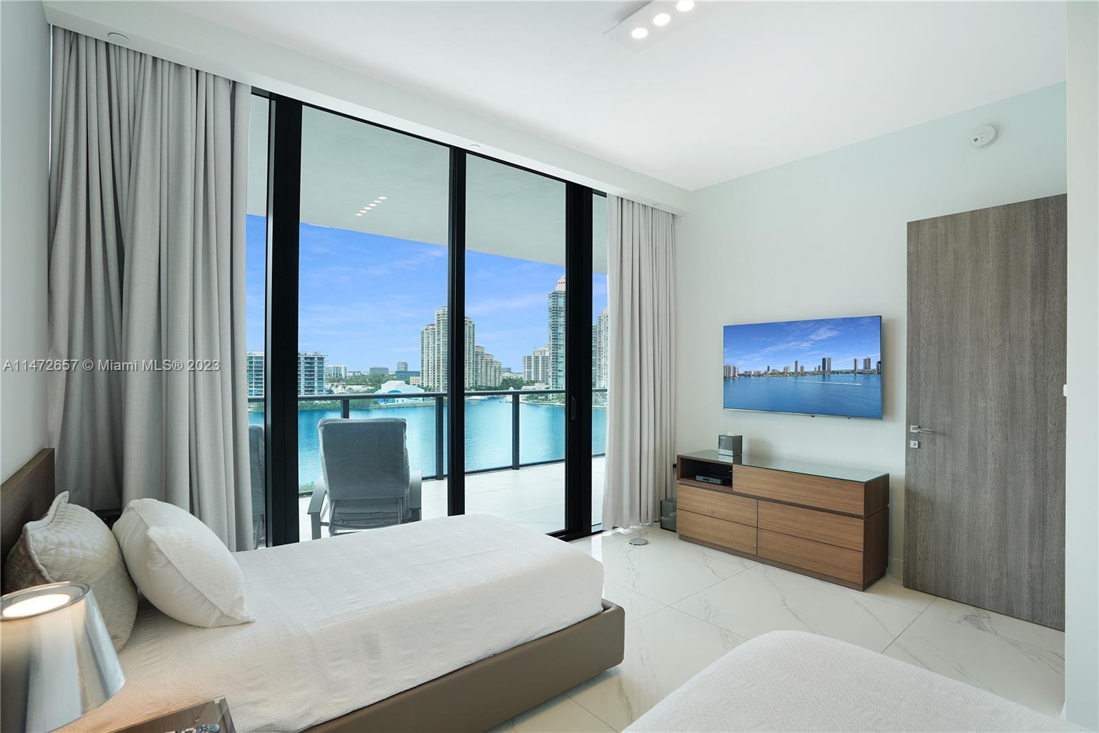 PRIVE CONDO - Residential