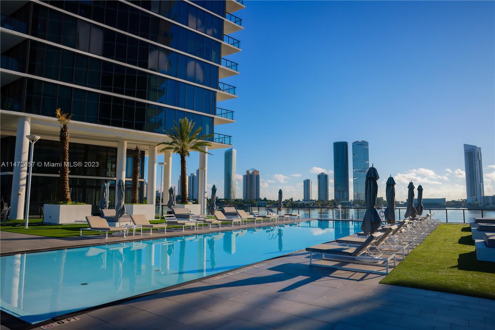 PRIVE CONDO - Residential