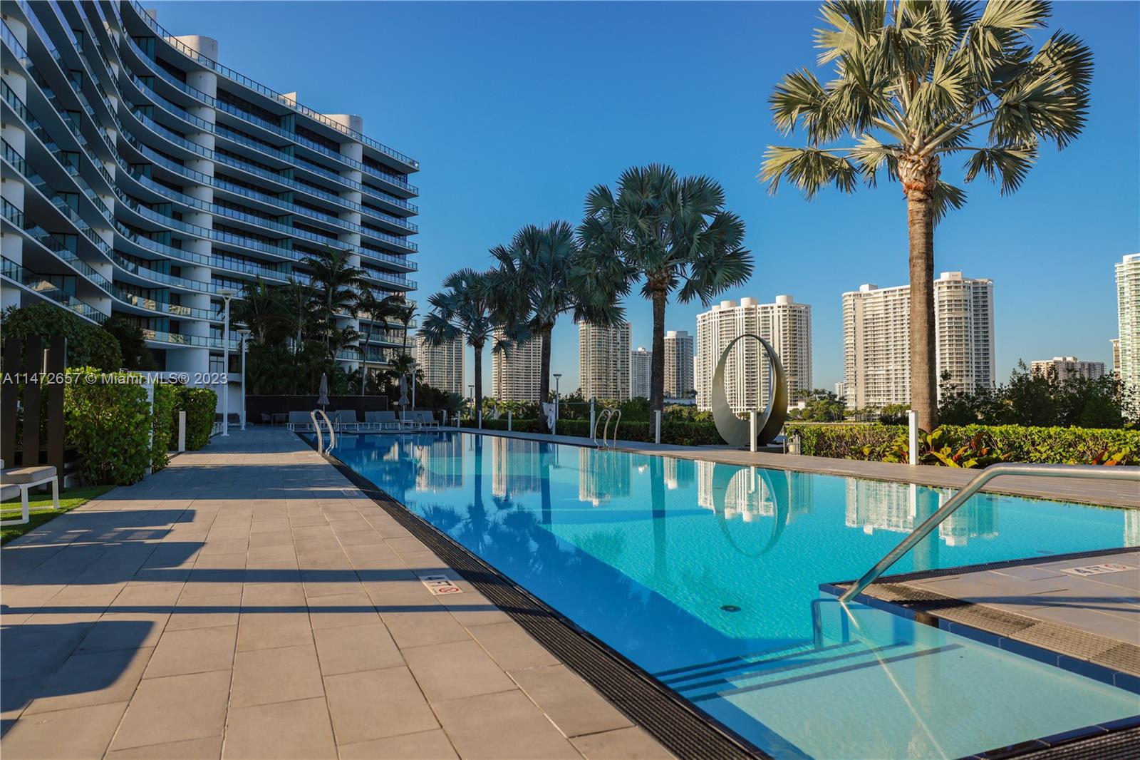 PRIVE CONDO - Residential