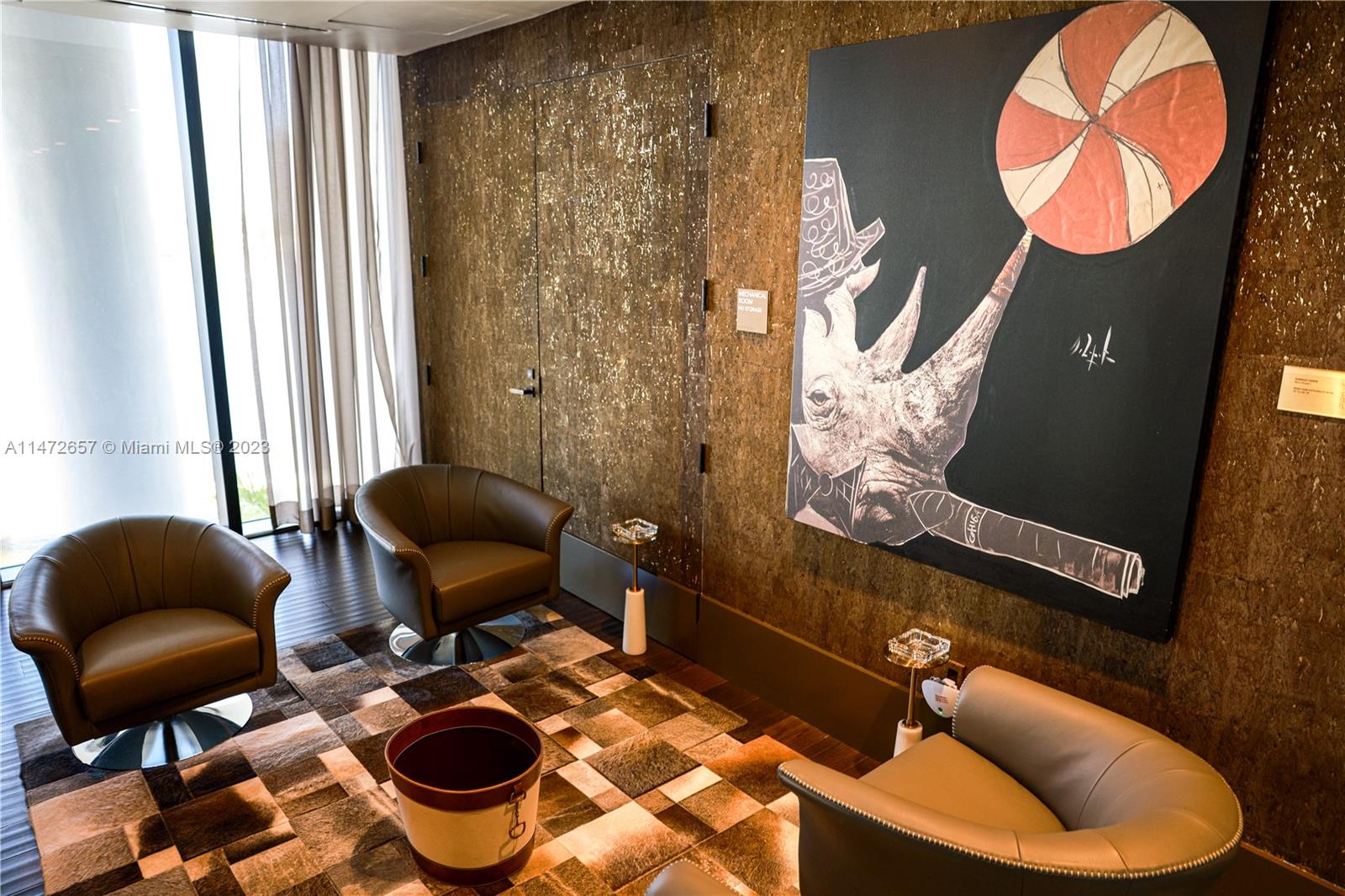 PRIVE CONDO - Residential