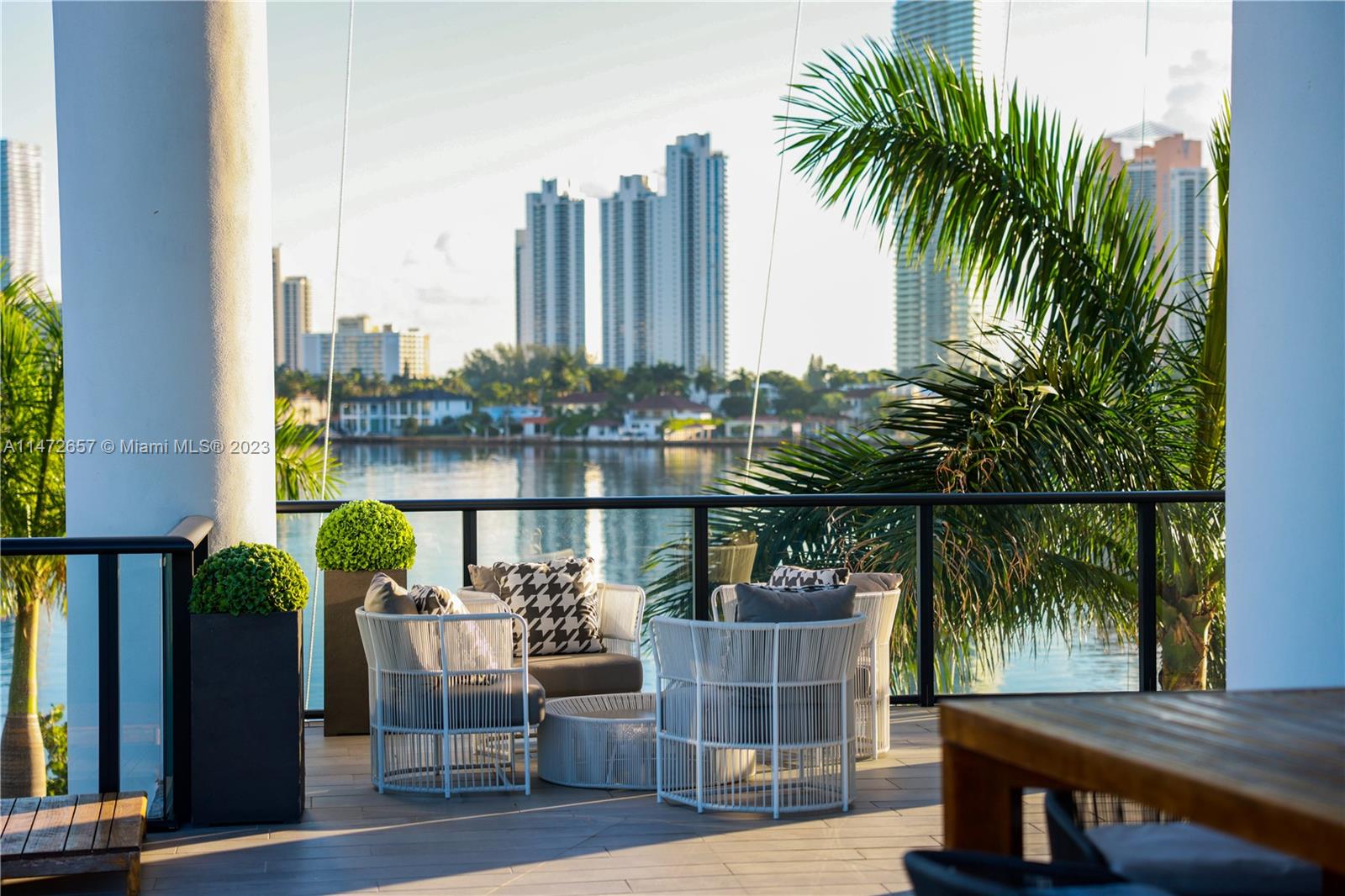 PRIVE CONDO - Residential