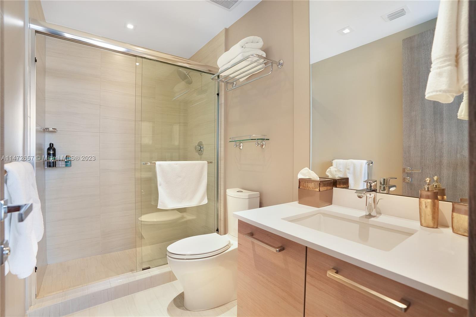 PRIVE CONDO - Residential