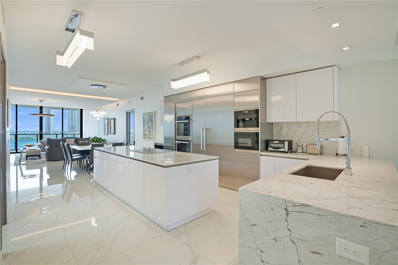 PRIVE CONDO - Residential