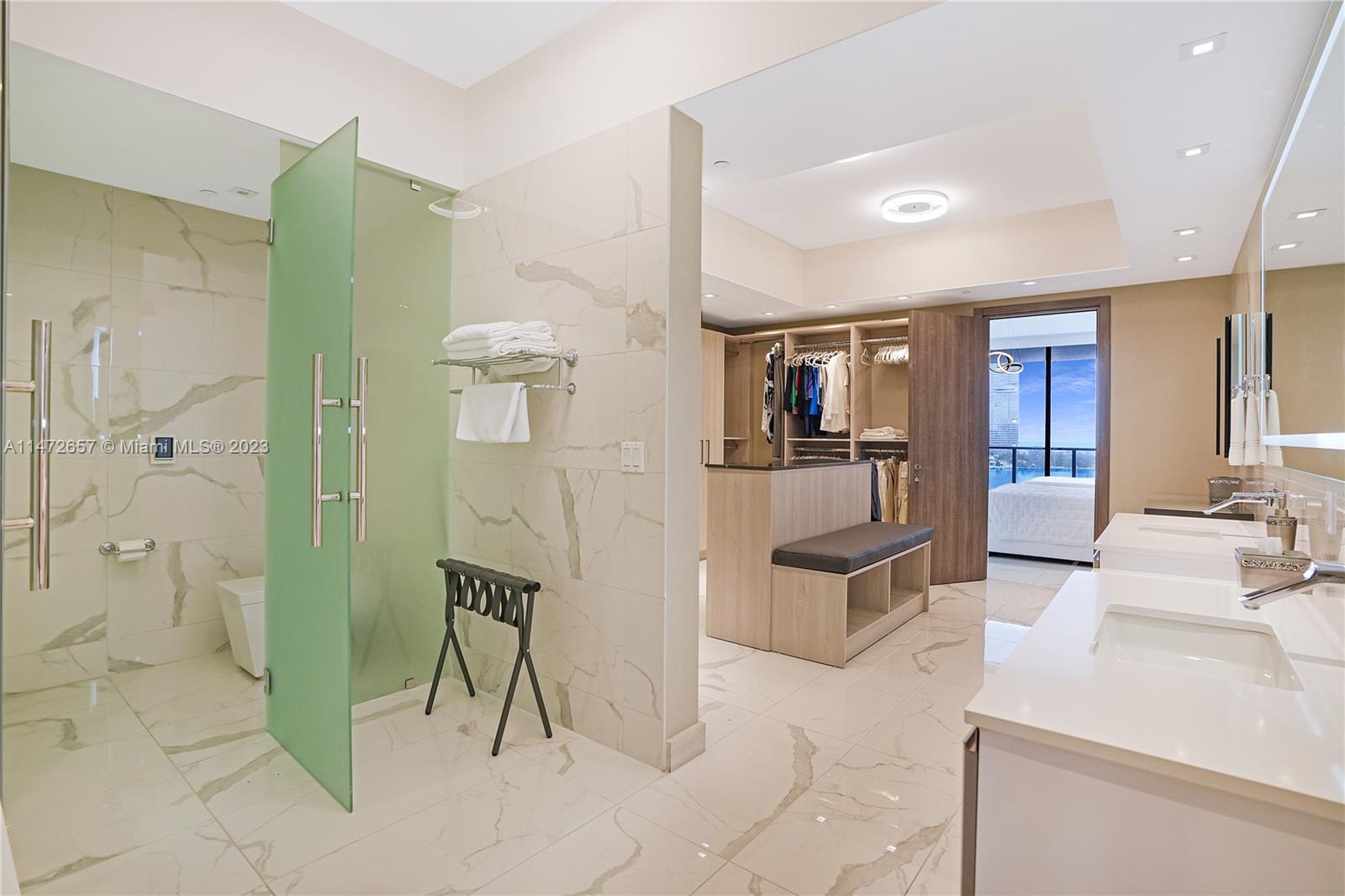 PRIVE CONDO - Residential