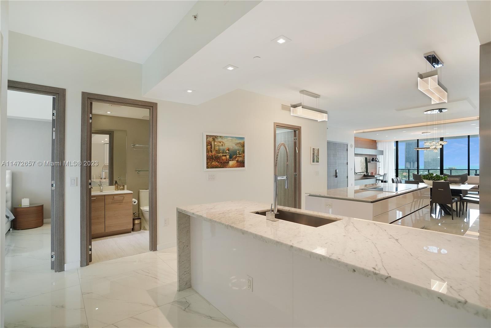 PRIVE CONDO - Residential