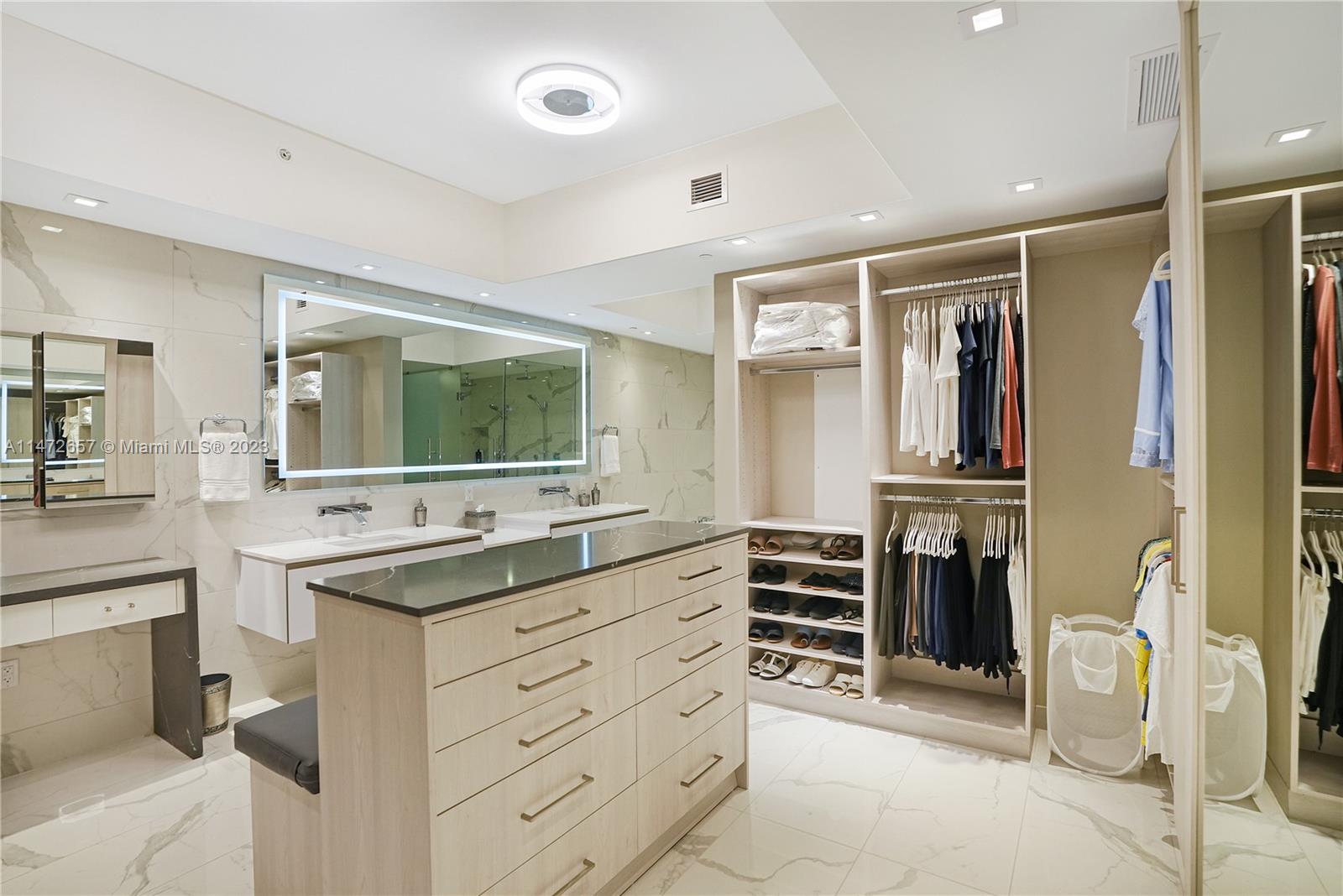 PRIVE CONDO - Residential