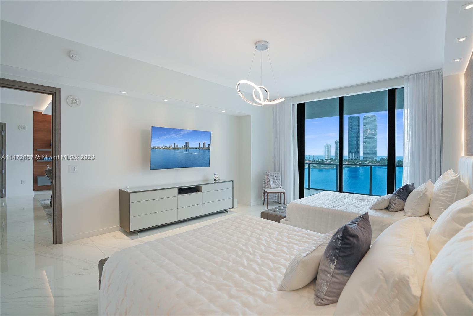 PRIVE CONDO - Residential
