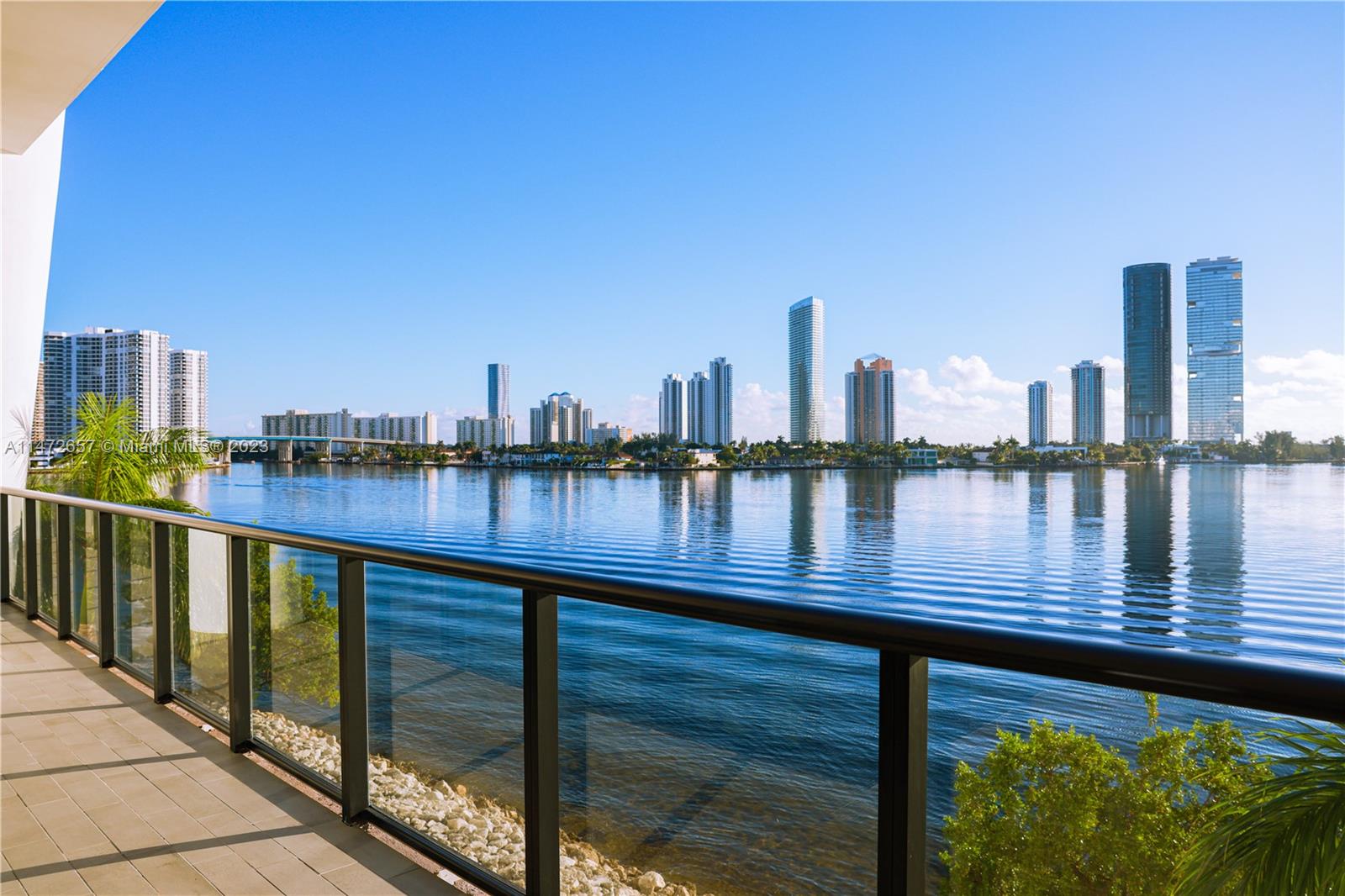 PRIVE CONDO - Residential