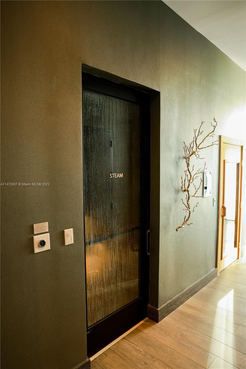 PRIVE CONDO - Residential