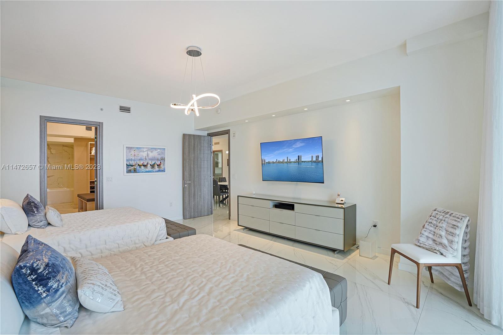 PRIVE CONDO - Residential