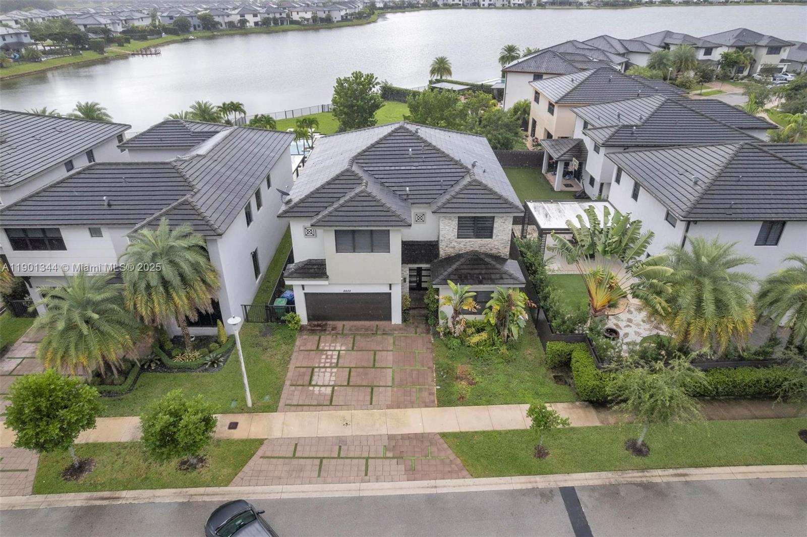 DUNNWOODY LAKE - Residential