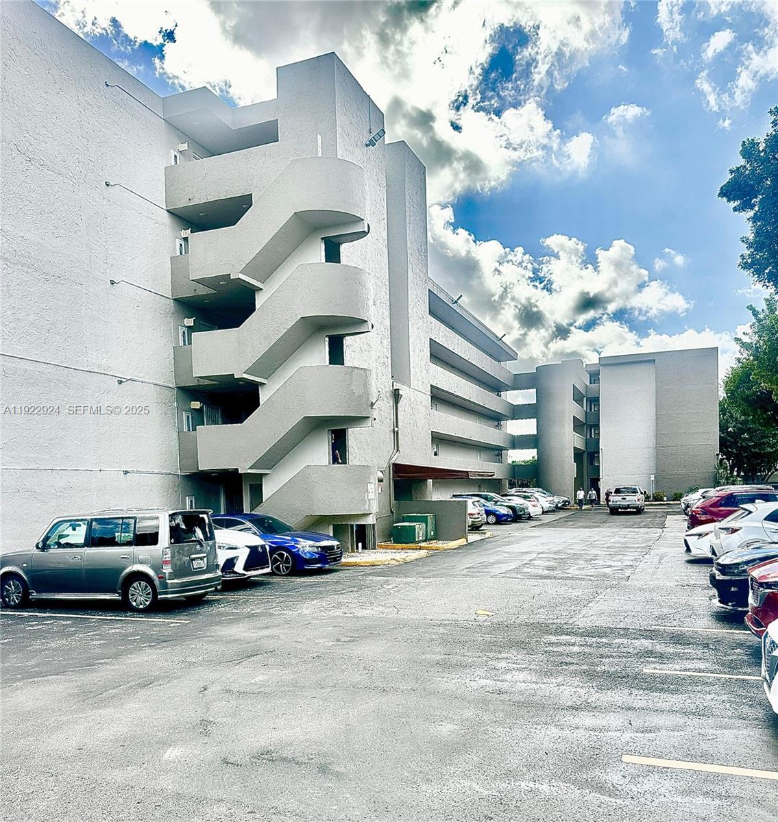 SANDALWOOD CONDO APTS - Residential