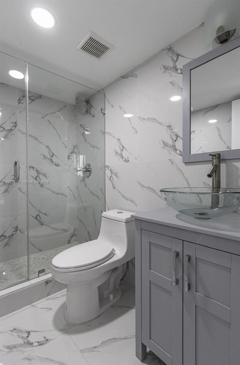 SANDALWOOD CONDO APTS - Residential