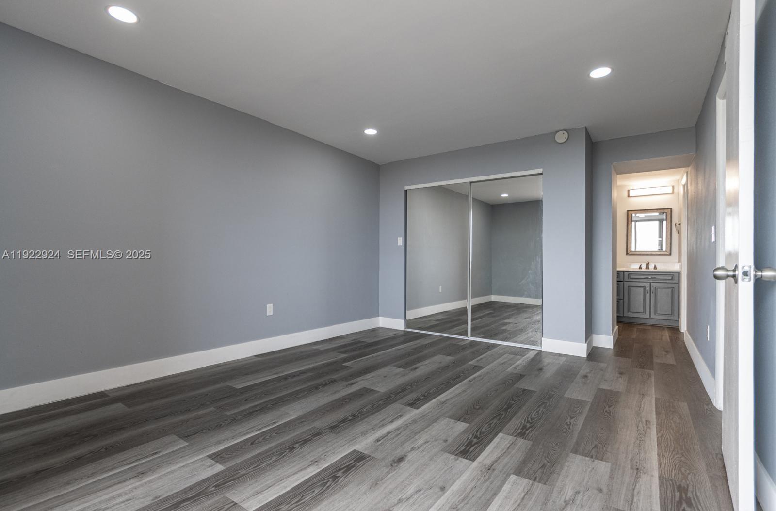 SANDALWOOD CONDO APTS - Residential