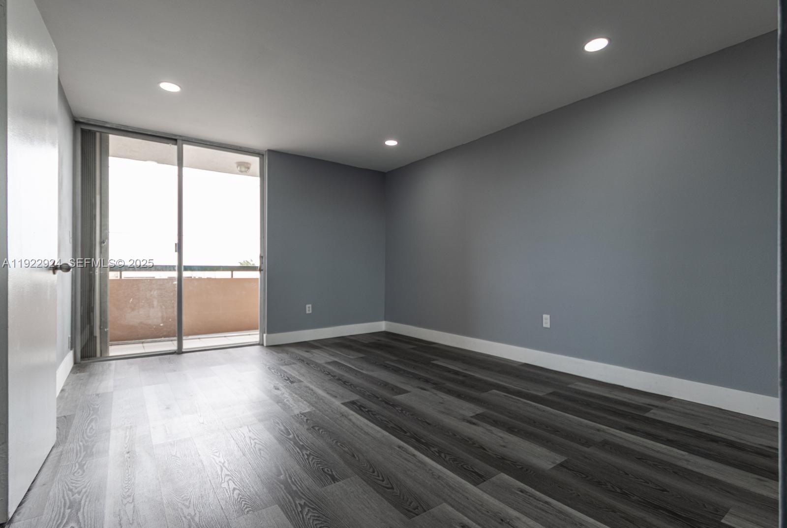 SANDALWOOD CONDO APTS - Residential