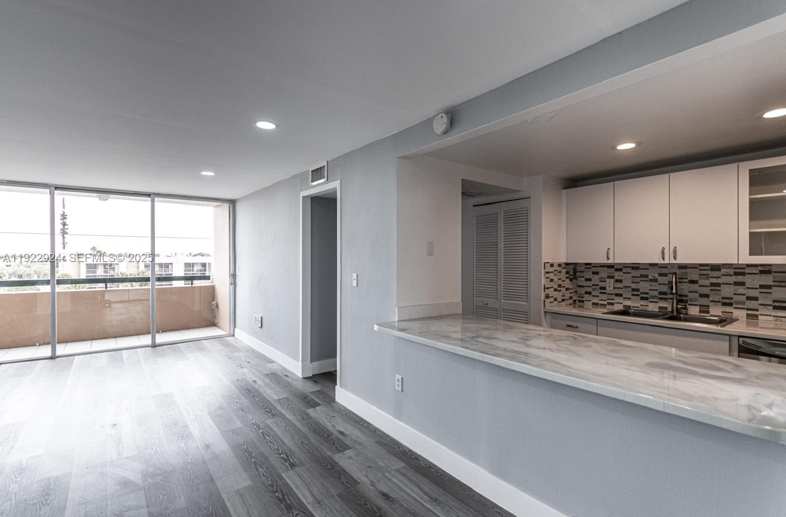 SANDALWOOD CONDO APTS - Residential