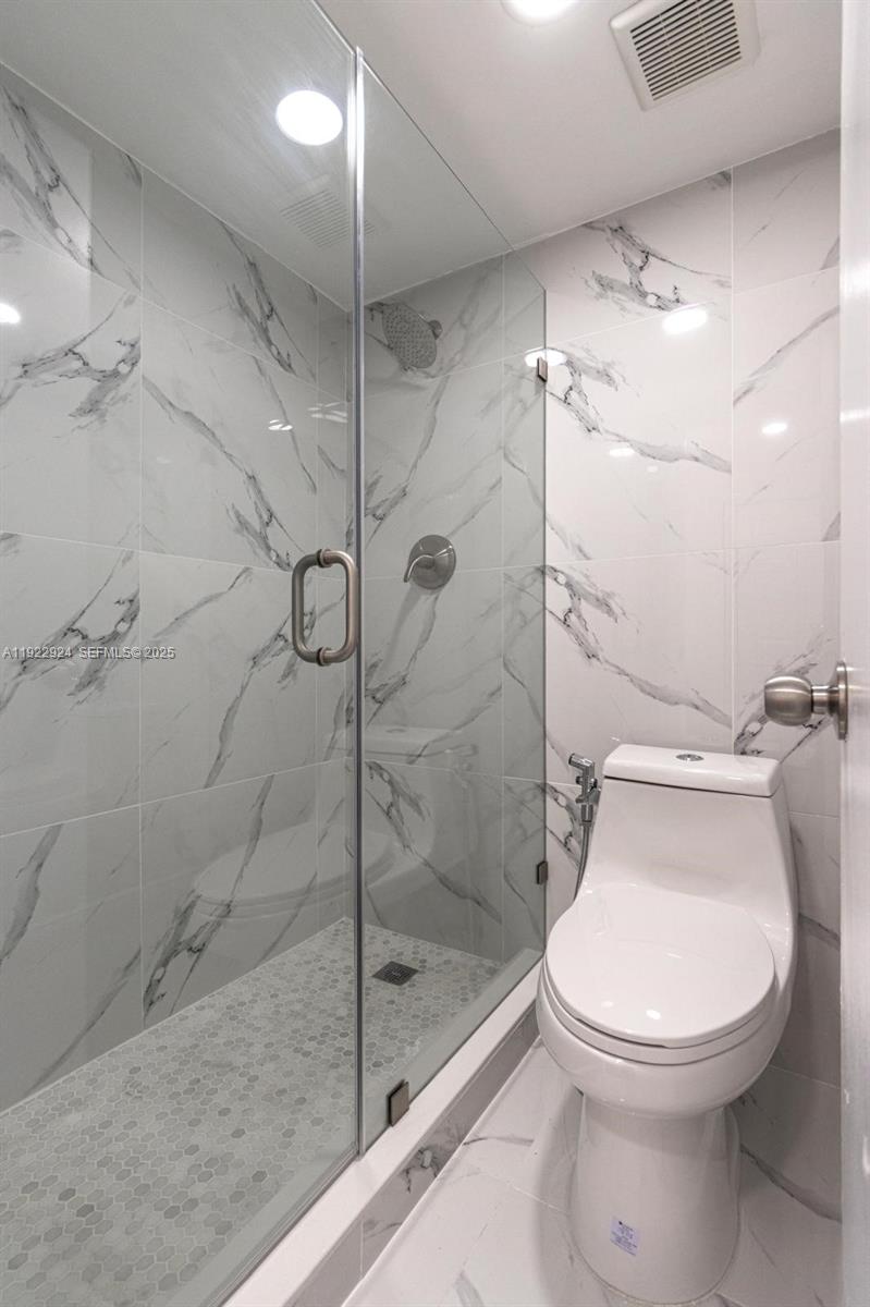 SANDALWOOD CONDO APTS - Residential