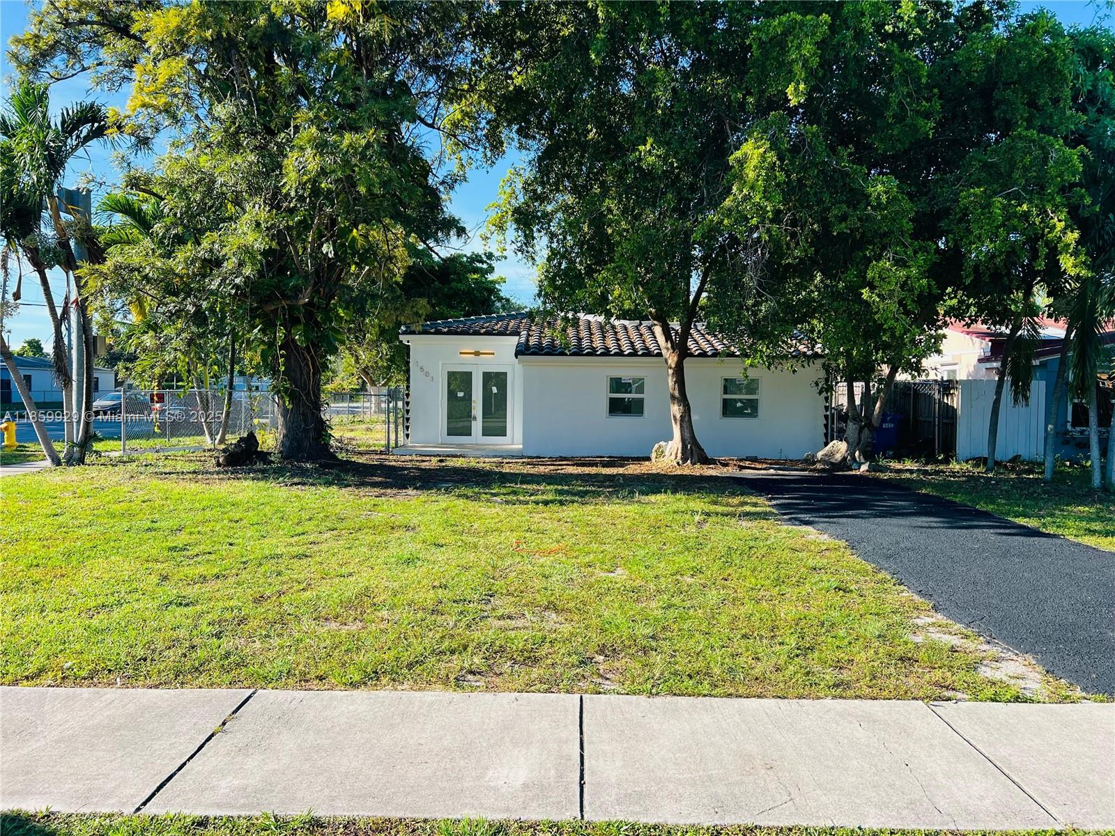 Fully Renovated 3-Bedroom Home – Move-In Ready!
Enjoy this beautifully updated 3-bedroom, 1-bathroom home with spacious living areas for your comfort. Features include a brand-new tile roof, modern tile floors, new kitchen and bathroom, updated electrical and plumbing systems – all fully permitted.
Located in a quiet and strategic neighborhood, just 10 minutes from Sunny Isles Beach and 5 minutes from Aventura Mall. Close to top-rated schools, parks, and major highways. Large backyard, perfect for entertaining or adding a pool.
Move in today with complete peace of mind – Don’t miss this unique opportunity!