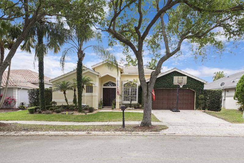 Property for Sale at 2794 Oakbrook Dr, Weston, Broward County, Florida - Bedrooms: 5 
Bathrooms: 3  - $1,295,000